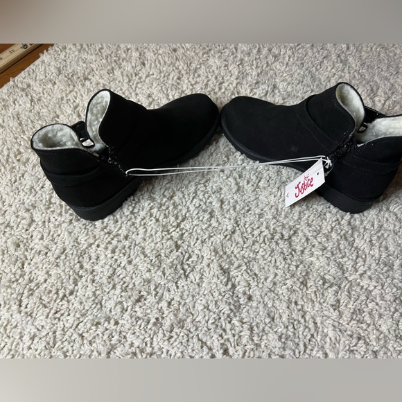 Kids Size 3 Justice Black Fleece Ankle Boots NWT - Picture 6 of 10